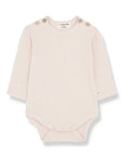 Hosszú ujjú, ecru színű, patentos baba body, prémium pamut, bordázott anyag