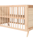 Natúr fa rácsos babaágy fonott oldallal, skandináv stílus, gyerekszoba bútor