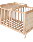 Natúr fa babaágy rattan oldallal, levehető pelenkázóval, gyerekszoba bútor