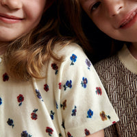 Fub® Kötött galléros organikus pamut póló virágokkal - Fub - Felsők és pulóverek