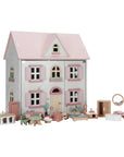 Fa babaház rózsaszín tetővel, bútorokkal és miniatűr kiegészítőkkel, gyerekszoba játék