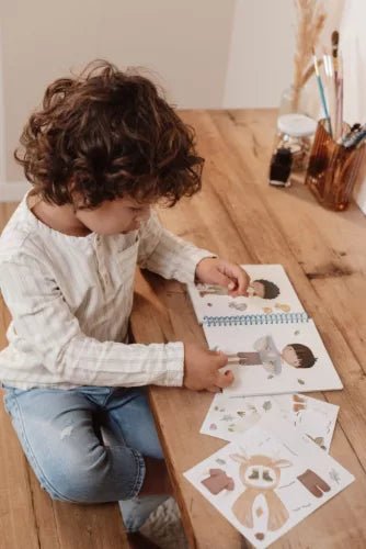 Little Dutch® Öltöztess fel matricás füzet - Forest Friends - Little Dutch - Kreatív - OduStore