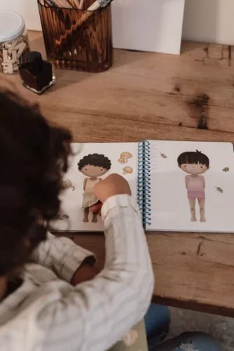 Little Dutch® Öltöztess fel matricás füzet - Forest Friends - Little Dutch - Kreatív - OduStore