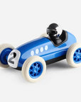 Kék, retro stílusú kisautó játék, fehér kerekekkel és sofőr figurával