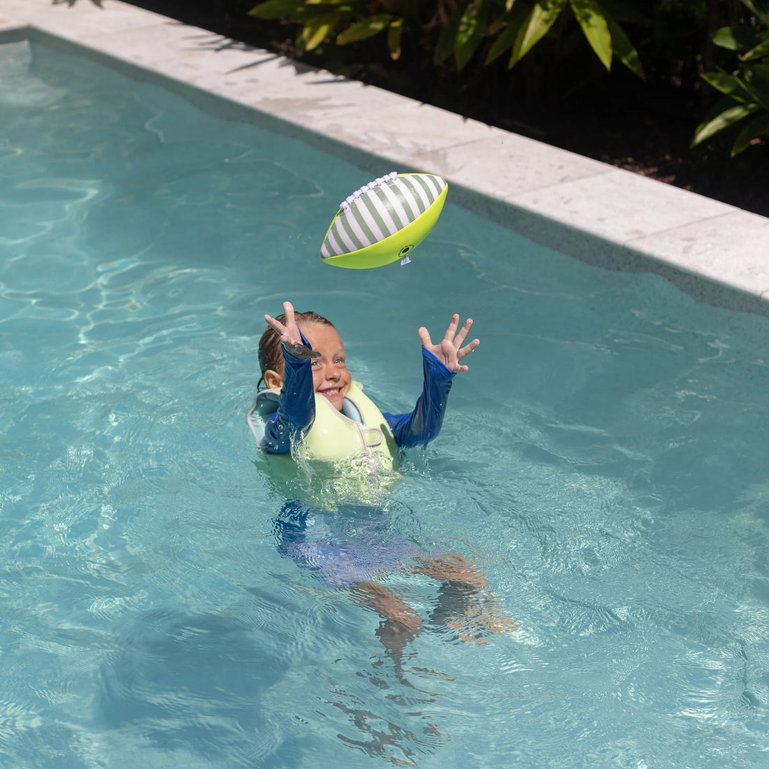 SunnyLife® Felfújható Neoprén Rögbilabda - Tides Out Citrus - SunnyLife - Nyári kellékek - OduStore