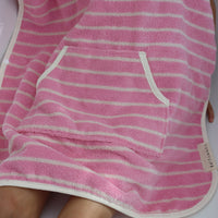 SunnyLife® Fürdőponcsó - Cotton Candy Pink Stripe - SunnyLife - Nyári kellékek - OduStore