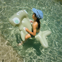 Sunnylife® Gyerek Felfújható Matrac - Salty the Shark Khaki - SunnyLife - Nyári kellékek - OduStore