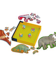 Dínós társasjáték színes kirakó darabokkal és dobókockákkal, gyerek puzzle