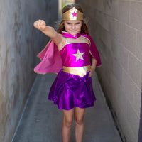 Great Pretenders Superhero Star köpeny és fejdísz - Magenta/Purple