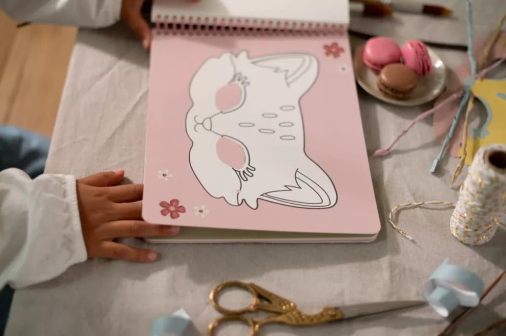 Little Dutch Rosa maszkja - Dekorkönyv ollóval