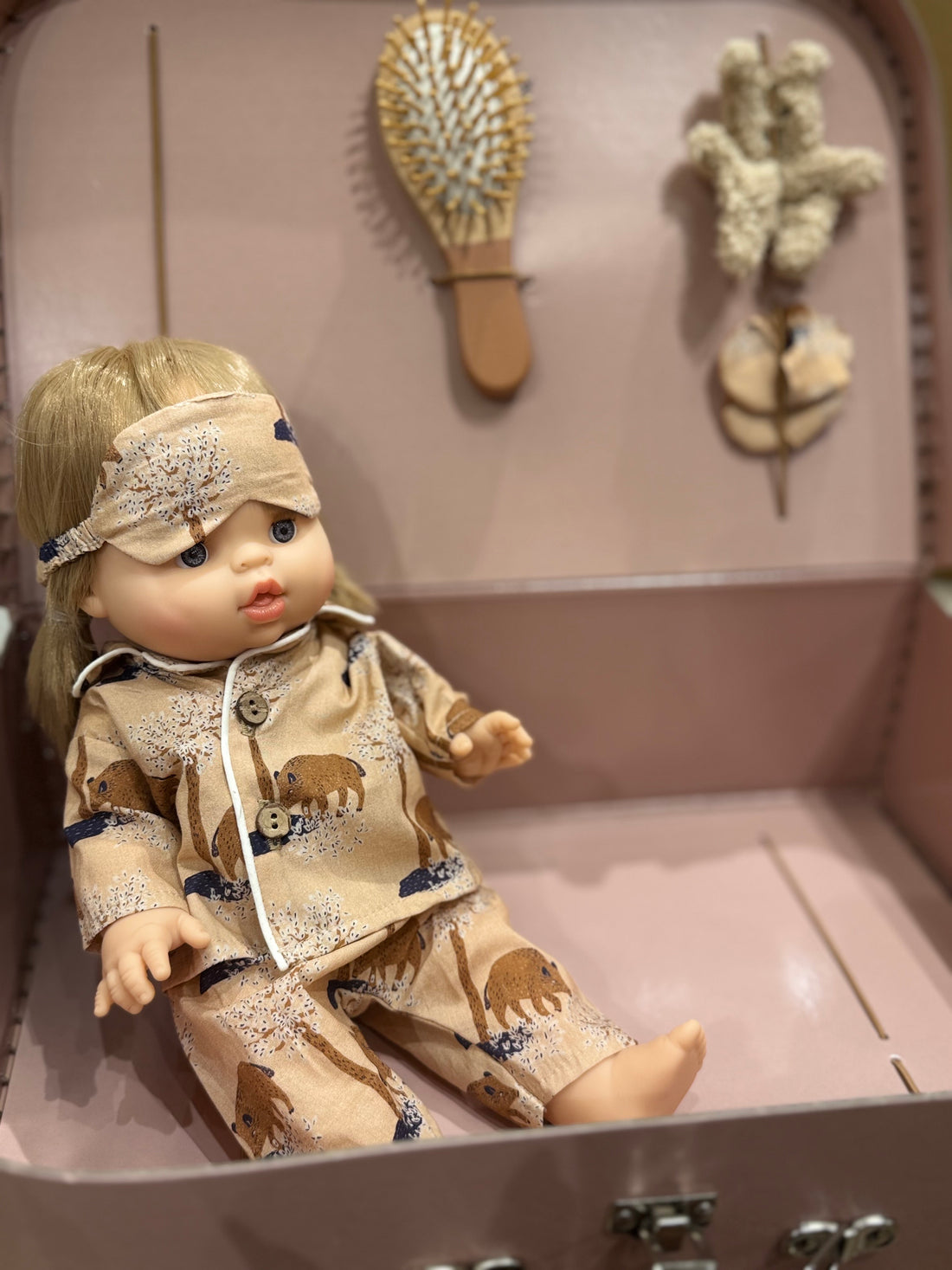 Minikane Bőröndös Játékbaba -Yzea Gordis Baba