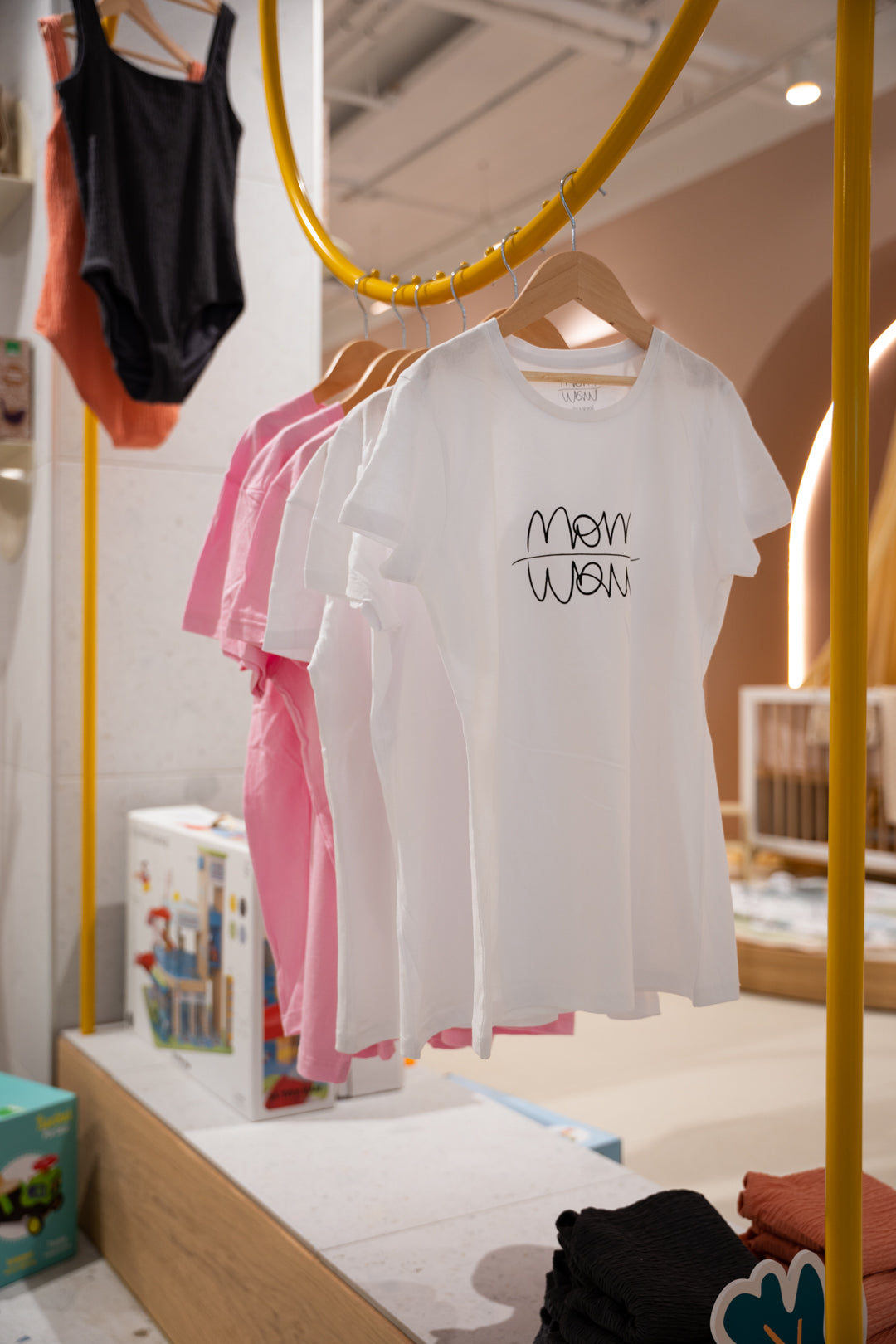 MOMWOW Hímzett női póló, rózsaszín, L