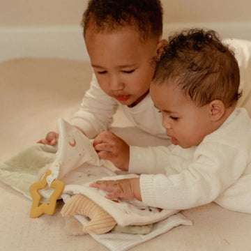 Little Dutch® Textil babakönyv nagy - Newborn Naturals