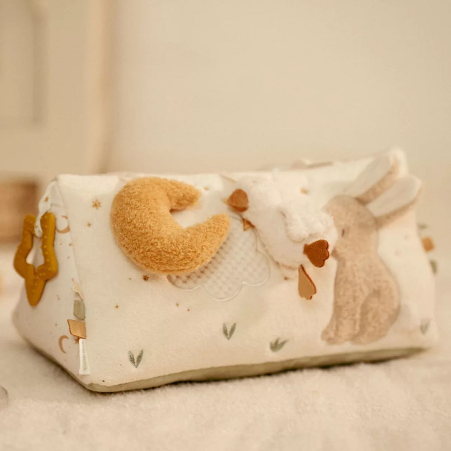 Little Dutch® Plüss készségfejlesztő háromszög - Newborn Naturals