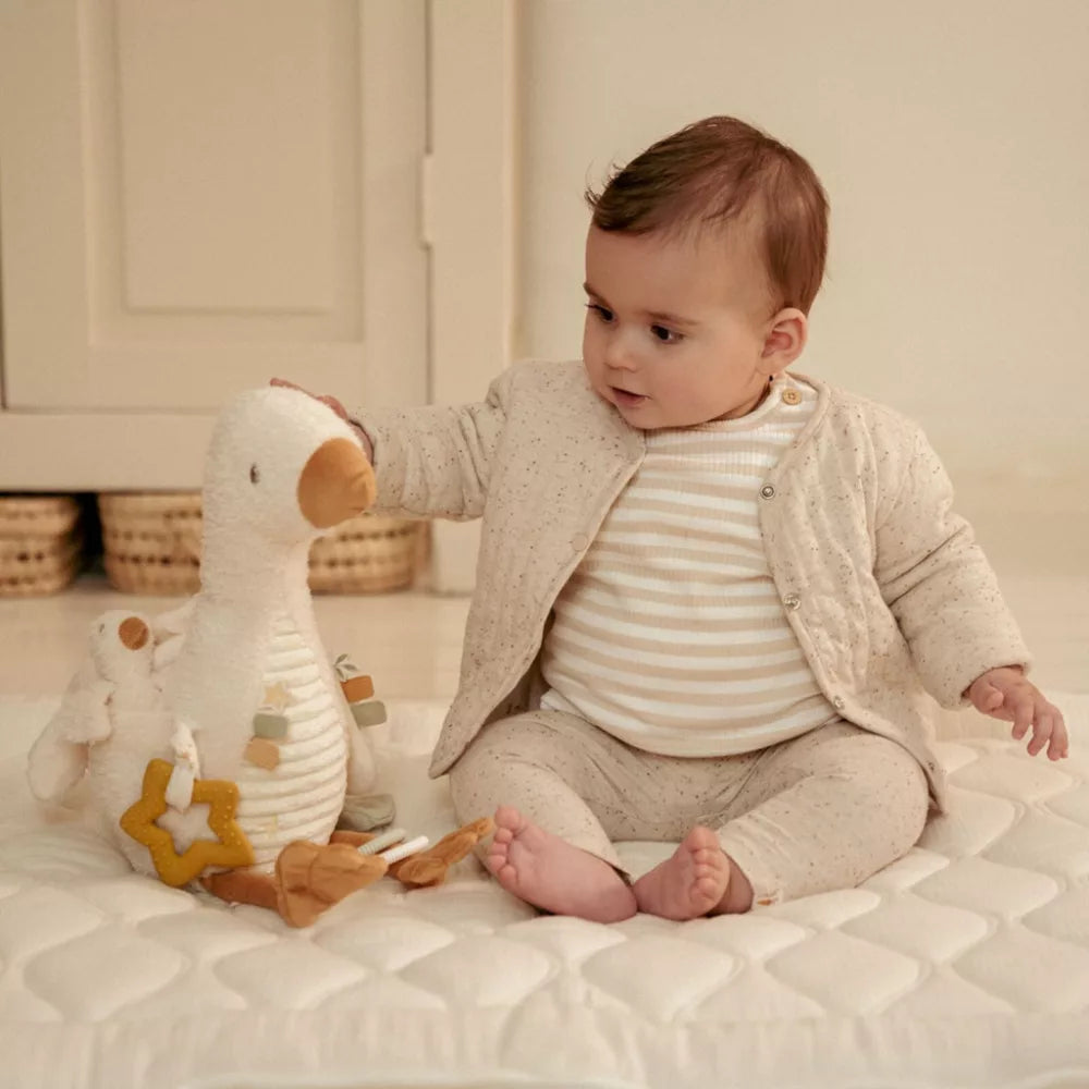 Little Dutch® Activity plüss gúnár - Newborn Natruals
