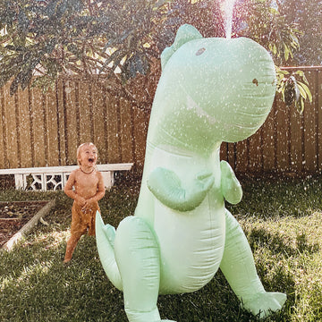 SunnyLife® Óriás felfújható spriccelő játék - Surfing Dino