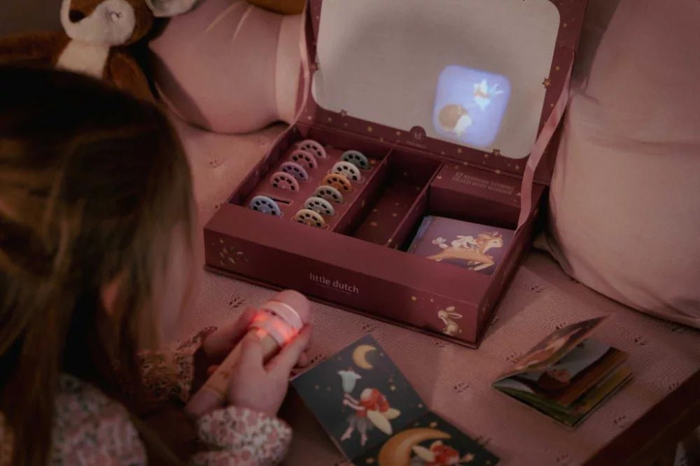 Little Dutch Mesevetítő - Pink - Little Dutch - Gyerekjátékok