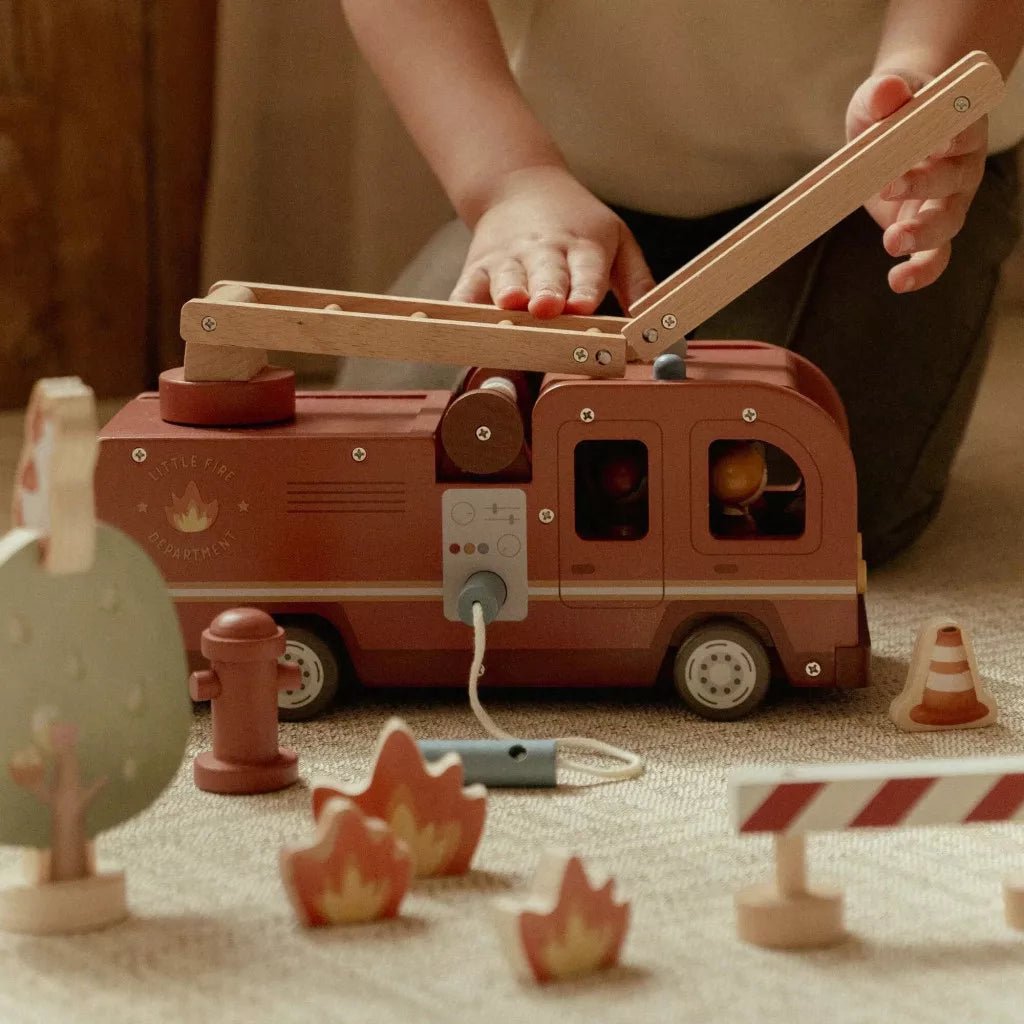 Little Dutch® Tűzoltó autó kiegészítőkkel - Little Dutch - Gyerekjátékok