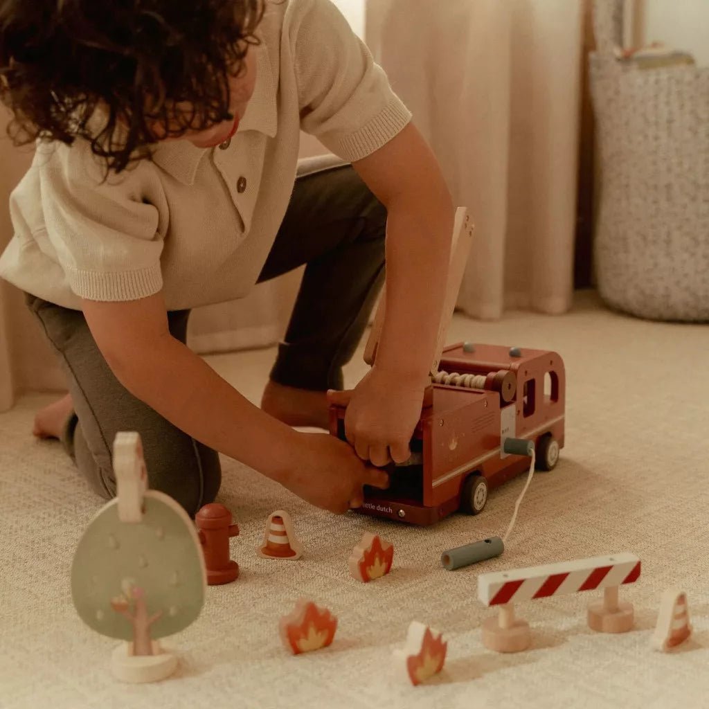 Little Dutch® Tűzoltó autó kiegészítőkkel - Little Dutch - Gyerekjátékok