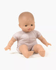 Minikane Babies Játékbaba Rugdalózóban