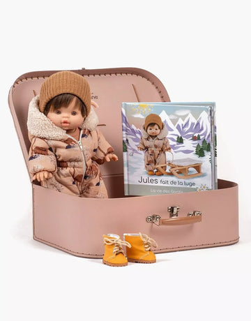 Minikane Bőröndös Játékbaba - Jules Goes Sledding