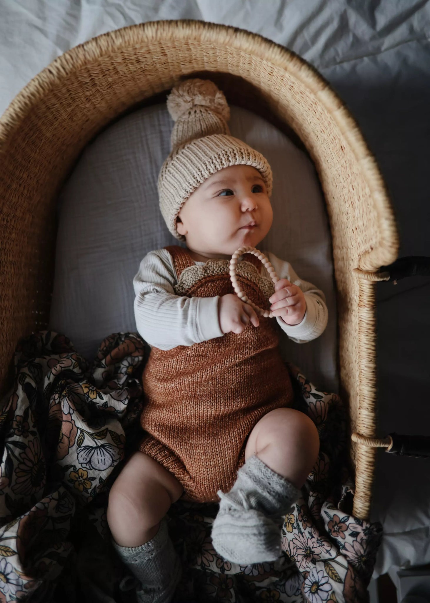 Mushie Gyöngykarkötő rágóka - Mushie - Babajátékok