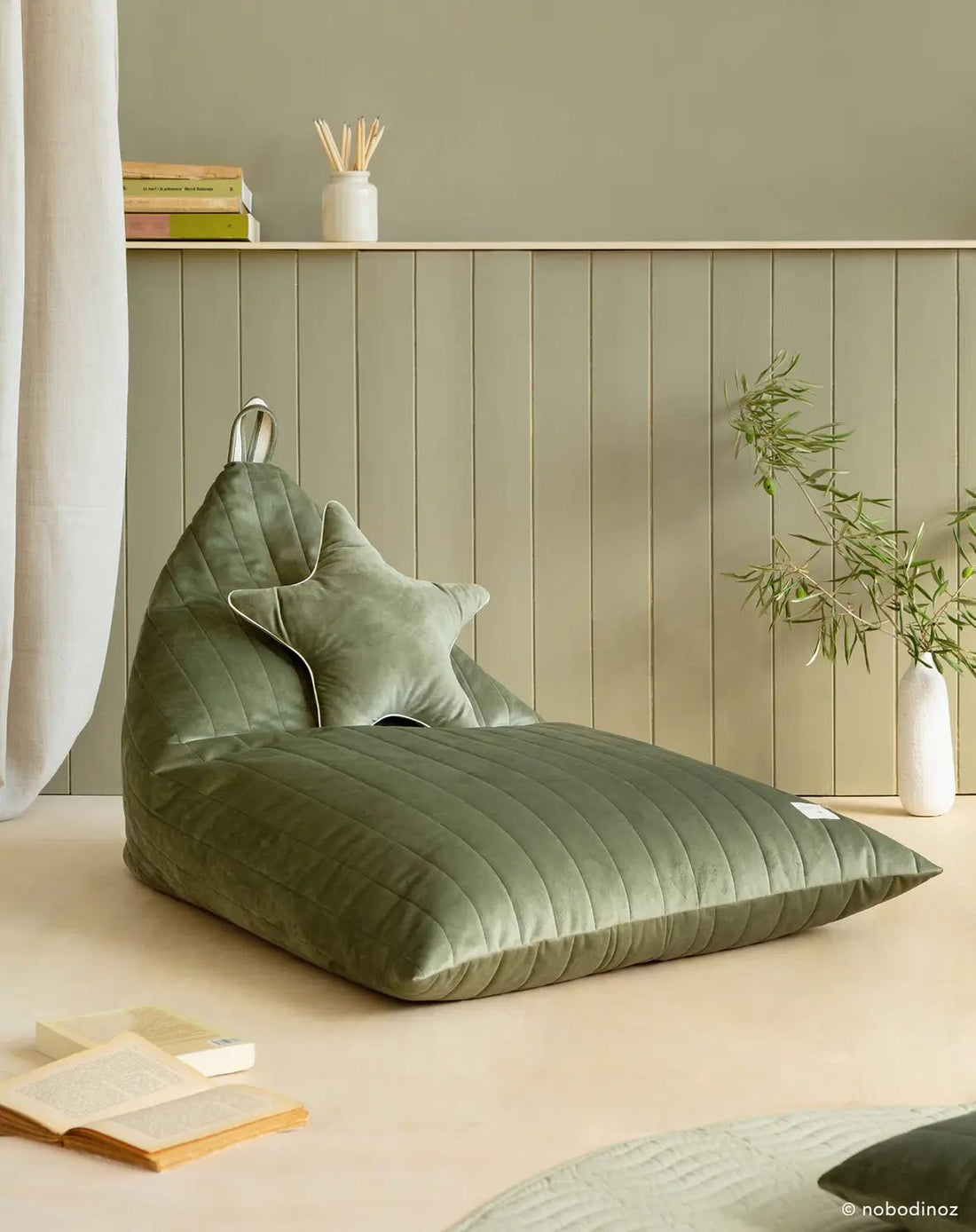 Nobodinoz® Eco - Velvet Essaouira Hosszú Babzsák - Olive Green - Nobodinoz - Lakberendezési kiegészítő - OduStore