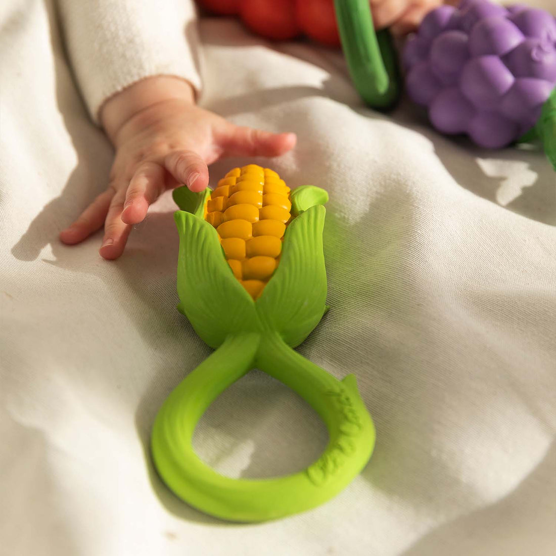 Oli&Carol® Corn rattle toy - kukorica csörgő - OduStore - Textíliák, cumi, rágóka - Oli&Carol