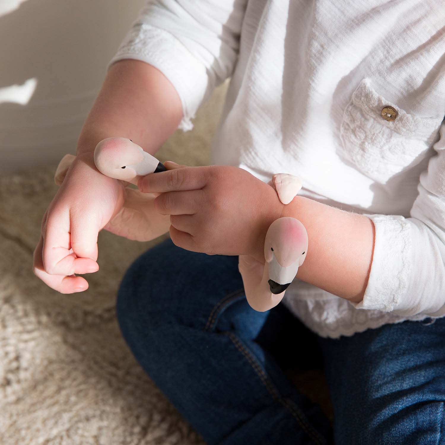 Oli&Carol® Sky the flamingo rágóka karkötő - Oli&Carol - Babajátékok - OduStore