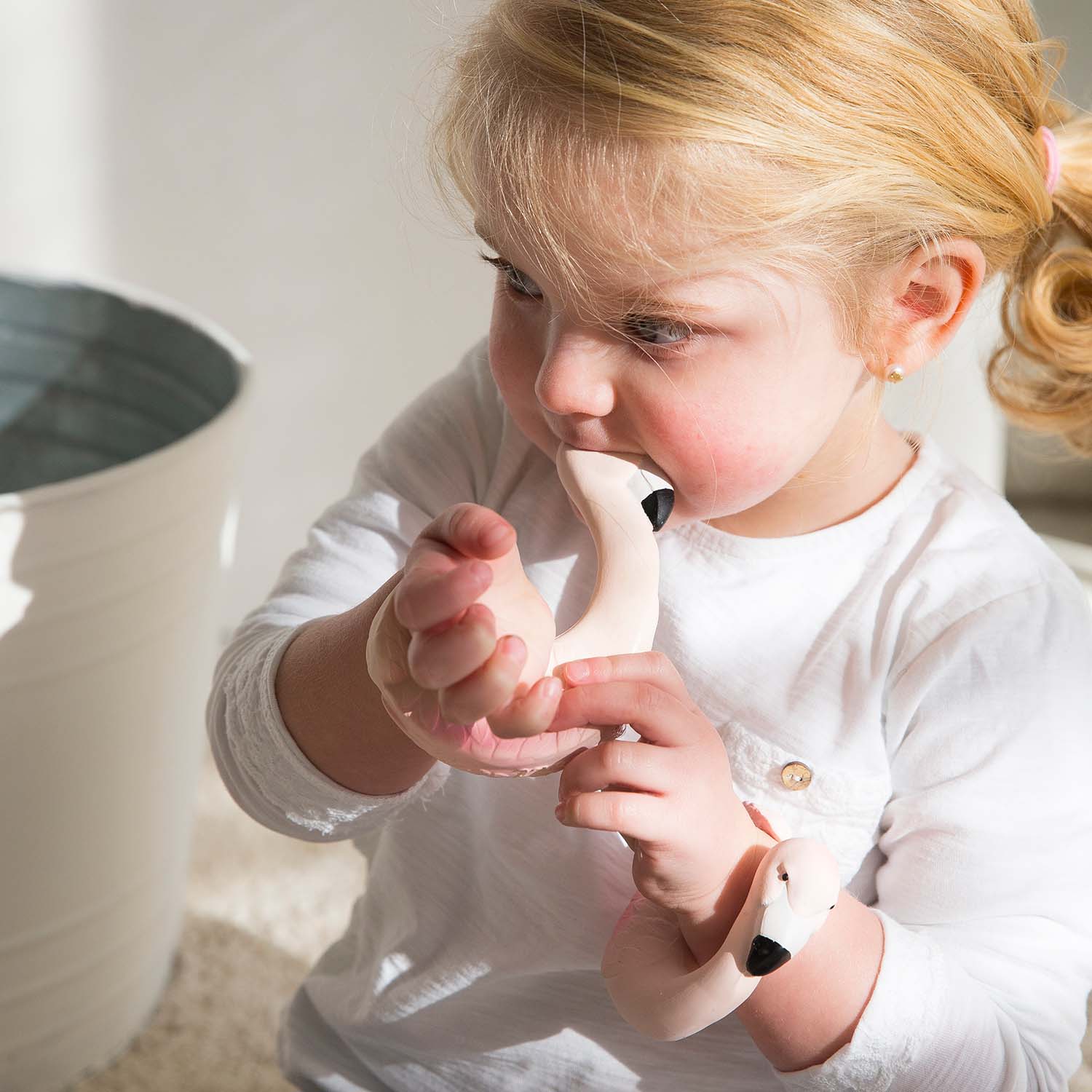 Oli&Carol® Sky the flamingo rágóka karkötő - Oli&Carol - Babajátékok - OduStore