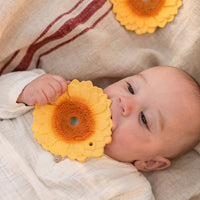 Oli&Carol® Sun the sunflower rágóka/fürdőjáték - Oli&Carol - Babajátékok