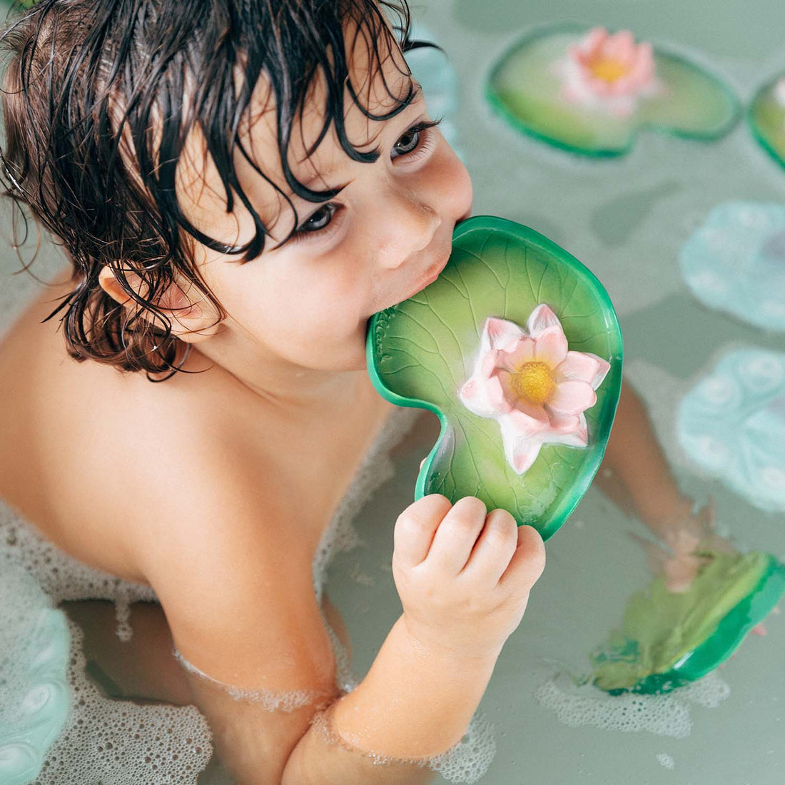 Oli&Carol® Water Lily rágóka/fürdőjáték - Oli&Carol - Babajátékok