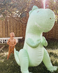 SunnyLife® Óriás felfújható spriccelő játék - Surfing Dino - SunnyLife - Nyári kellékek - OduStore