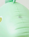 SunnyLife® Óriás felfújható spriccelő játék - Surfing Dino - SunnyLife - Nyári kellékek - OduStore