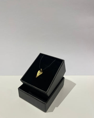Hoffmann D’or nyaklánc - Aranyozott ezüst szív medállal, zsinóron - Studio hoffmann D'or - Ékszerek, kellékek